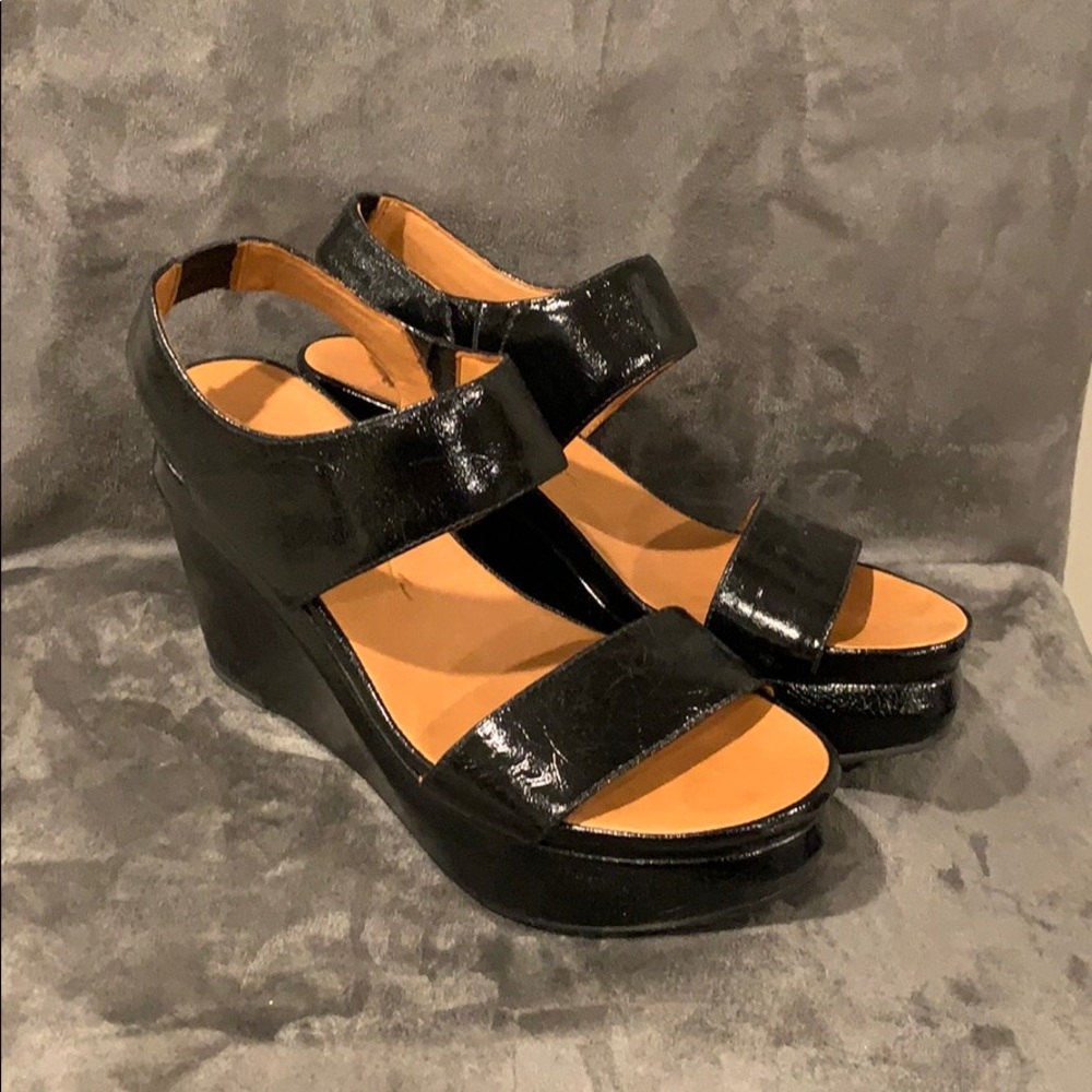 Platform sandals